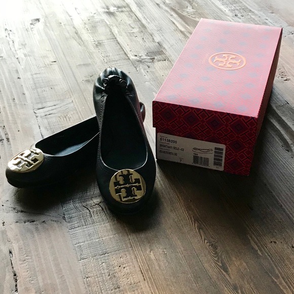 Tory Burch ‘Reva’ in Navy & Gold w/ original box - Picture 2 of 4